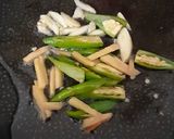 A picture of step 2 of Sausage Noodles.