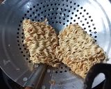 Foto langkah ke 1 dari resep Resep Mie Kriuk Balado.