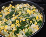 Foto del paso 2 de la receta: Tortilla de espinacas y maíz
