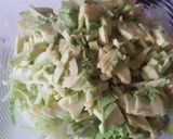 Foto del paso 2 de la receta: Ensalada tropical con aguacate