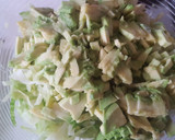 Foto del paso 2 de la receta: Ensalada tropical con aguacate