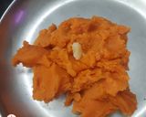 A picture of step 4 of Tri colour goli idli.