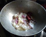 A picture of step 2 of Kara chutney.