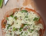 صورة لخطوة 3 من وصفة بيتزا بالخبز 🍕🍞