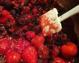 Pas rețetă Tort cu fructe de pădure, cremă mascarpone și frișcă 3 fotografie