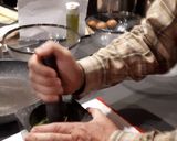Foto del paso 1 de la receta Lomos de merluza en hojaldre con gulas almejas y gambones