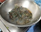 Foto langkah ke 3 dari resep Kerang hijau Saus Lada Hitam.