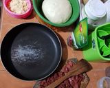 Foto langkah ke 5 dari resep Meat Lovers Pizza.
