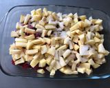 Une image de l'étape 2 de Crumble framboises pommes poires.