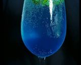 A picture of step 4 of Blue lagoon mocktail.