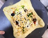صورة لخطوة 4 من وصفة بيتزا محشية الاطراف 🍕