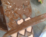 Foto del paso 8 de la receta: Bombones de chocolate oscuro con relleno de maracuyá y mezcal