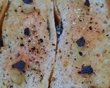 Foto del paso 7 de la receta: Pan con ajo al estilo italiano y sal negra