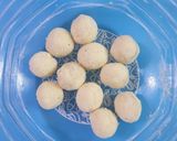 A picture of step 4 of Chocolate Chips Laddu.