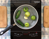 Foto del paso 1 de la receta: Guacamole con Tomate Tatemado