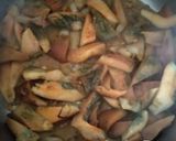 Foto del paso 1 de la receta: Patatas con níscalos y espinazo de cerdo