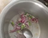 A picture of step 2 of شلجم مولی پتوں کی بھجیا.