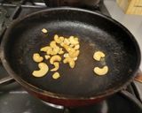 काजू परवल भाजी (Kaju Parwal Bhaji Recipe In Marathi) रेसिपी स्टेप 2 फोटो