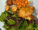 Foto del paso 1 de la receta: Pollo con papas al horno, y garbanzos en pasta de tomate