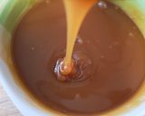Pas rețetă Tort blat umed crema de caramel și mascarpone cu ciocolata albă 4 fotografie