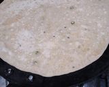 A picture of step 5 of Tawa daal bhare parathe.