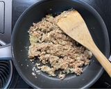 Foto del paso 2 de la receta: Bacalao y patatas con salsa de coco, setas y frutos secos