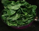 A picture of step 3 of Spinach stir fry.
