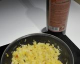 Foto del paso 2 de la receta: Lomos de salmón a la papillote sobre puré de manzana y puerro 🍏