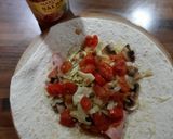 Une image de l'étape 3 de Tortilla légère : jambon, chou, champignons, tomates cerises.