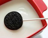 Foto del paso 2 de la receta: Paletas de oreo