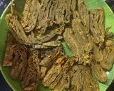 A picture of step 5 of Aluvadi or Pathrode.