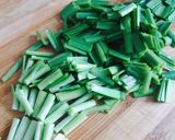 Hình bước làm 3 của món Bánh Canh Gà Nấm Hẹ