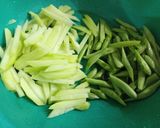 Hình bước làm 1 của món Thịt bò xào su su, ngò rí