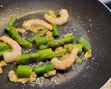 Foto del paso 5 de la receta: Revuelto de langostinos y almejas