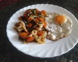 Foto del paso 6 de la receta: Verduras salteadas con especias y huevo a la plancha. Receta fit