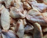 Foto del paso 1 de la receta: Alitas con papas rústicas al horno