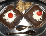 A picture of step 5 of White chocolate molten lawa.