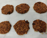 Foto del paso 6 de la receta: Cookies de avena, plátano🍌, manzana🍎, miel🍯 y chocolate🍫