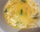 Foto langkah ke 1 dari resep Telur Gulung Enoki.