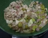 Foto langkah ke 3 dari resep Tumis Pare Ayam Jamur Kuping.