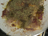 Pechuga a la cerveza con Roquefort, con papas al natural