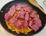 Foto del paso 3 de la receta: Solomillo de cerdo encebollado al pimentón