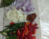 Foto langkah ke 1 dari resep Oseng Ikan Keranjang.
