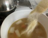 Foto del paso 2 de la receta: Sopa de sémola y pollo