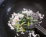 कच्चे केले की सब्जी (kacche kele ki sabzi recipe in Hindi) रेसिपी चरण 2 फोटो