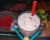 गुलाबी लस्सी विथ टूटी फ्रूटी आइसक्रीम(gulabi lassi with tutti frutti ice-cream recipe in Hindi) रेसिपी चरण 5 फोटो