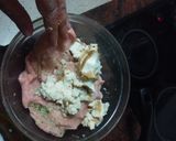 Foto del paso 2 de la receta Albóndigas de pollo con pasta y salsa de berenjenas