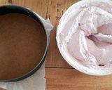 Foto del passaggio 4 della ricetta Cheesecake ai frutti rossi e cioccolato bianco