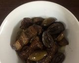 Hình bước làm 3 của món Thịt lợn kho quả Trám