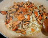 Foto del paso 3 de la receta: Mejillones encebollados